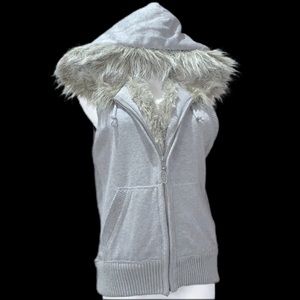 XL Juniors Sleeveless Faux fur accented Jacket